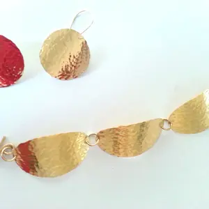 Minimalist Gold Bracelet - Gold Oval Nugget Bracelet - Geometric Gold Bracelet - 14K Goldfilled Hammered Bracelet - Fashionista