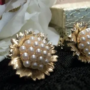 Pearl Cluster Clip On Earrings Vintage 1960s Costume Jewelry Formalwear Fashion Accessory