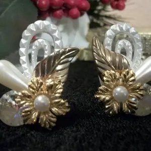 White and Gold CLip On Earrings Floral Cluster Modern Vintage 1990s Bridal Wedding  Costume Jewelry