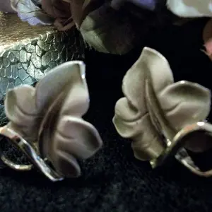 Earrings Clip On Ivy Leaves Enameled Vintage 1950s  JewelryMoss Green Over Silver Metal Leaves Fall Fashion Accessory