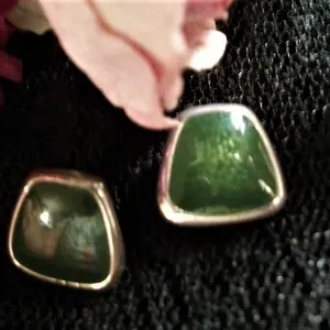 Post Earrings Green Cabochon and Silver Metal Geometric Picture Frame Vintage 1980s Fashion Jewelry